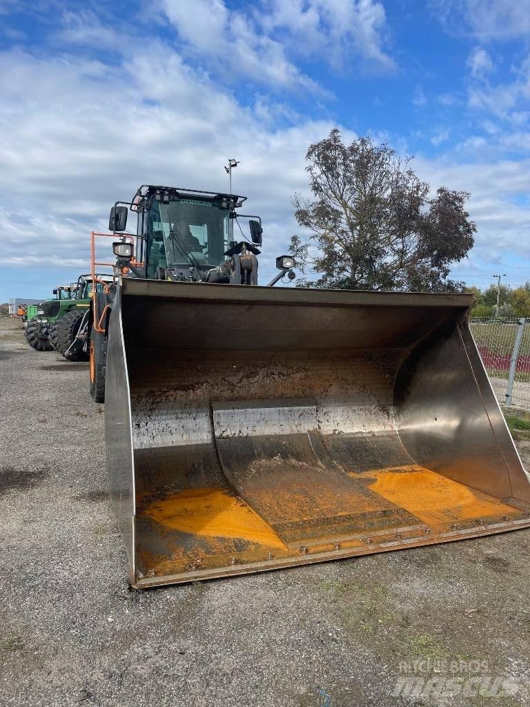 Doosan DL 380-7 Gumikerekes homlokrakodók