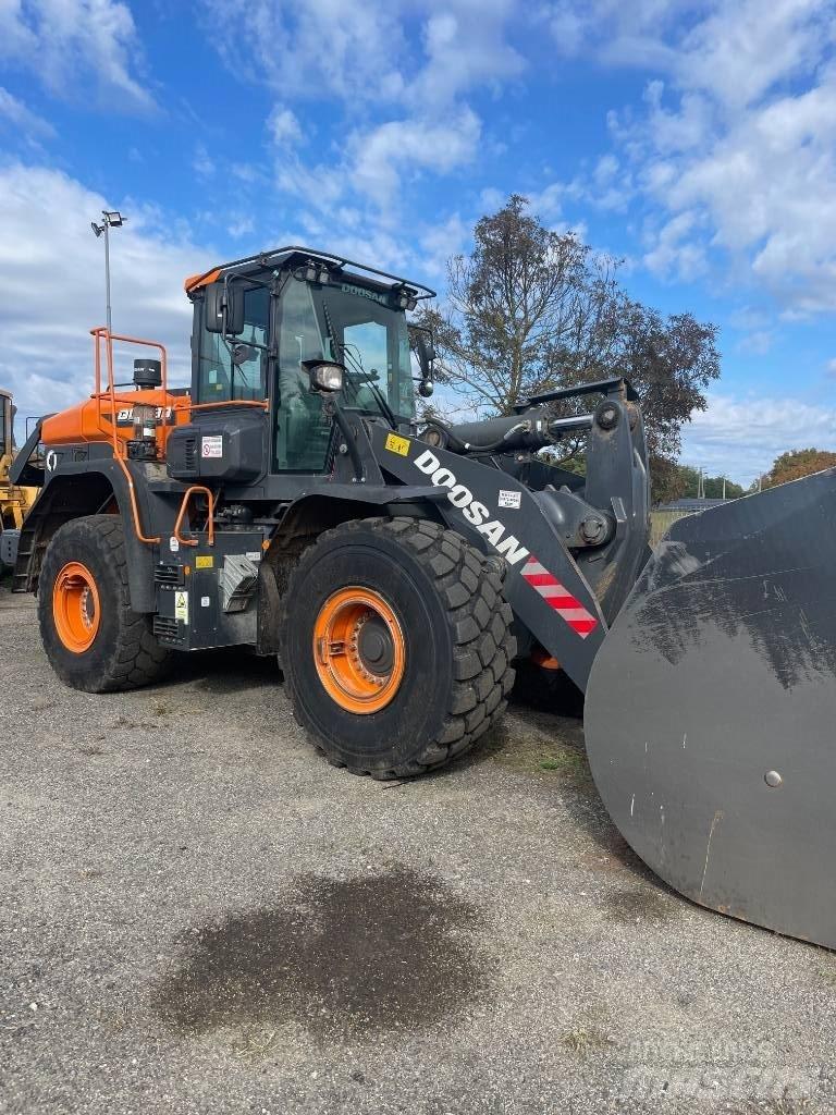 Doosan DL 380-7 Gumikerekes homlokrakodók