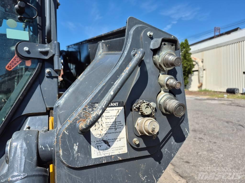 John Deere 331G Kompaktrakodók