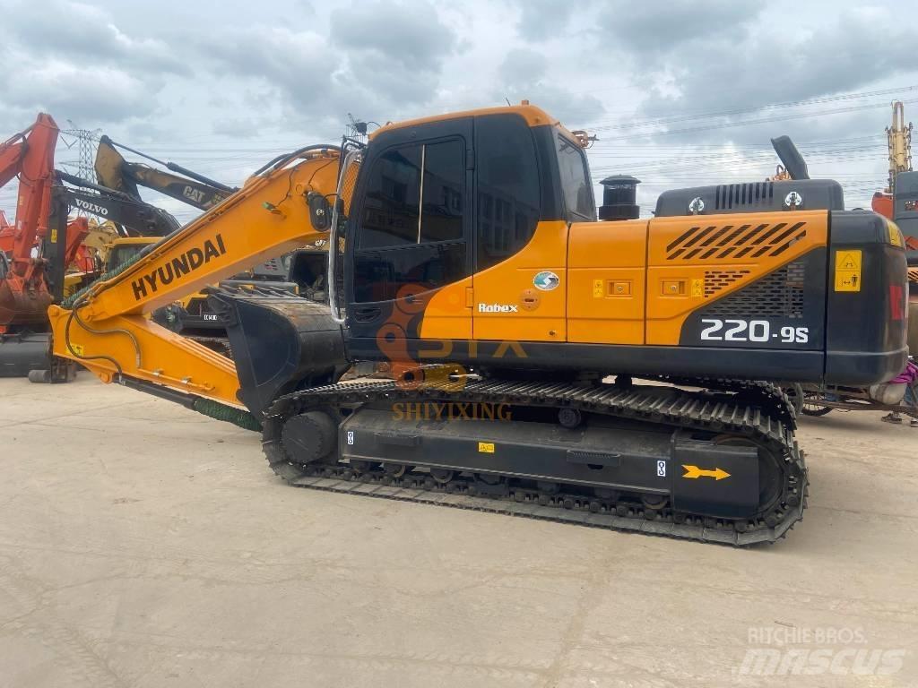 Hyundai Robex 220 Lánctalpas kotrók
