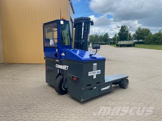 Combilift C4500E Tolóoszlopos négyutas targonca
