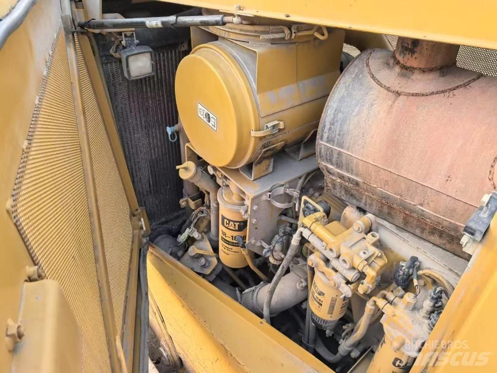 CAT D8T bulldozers lánctalpas dózerek
