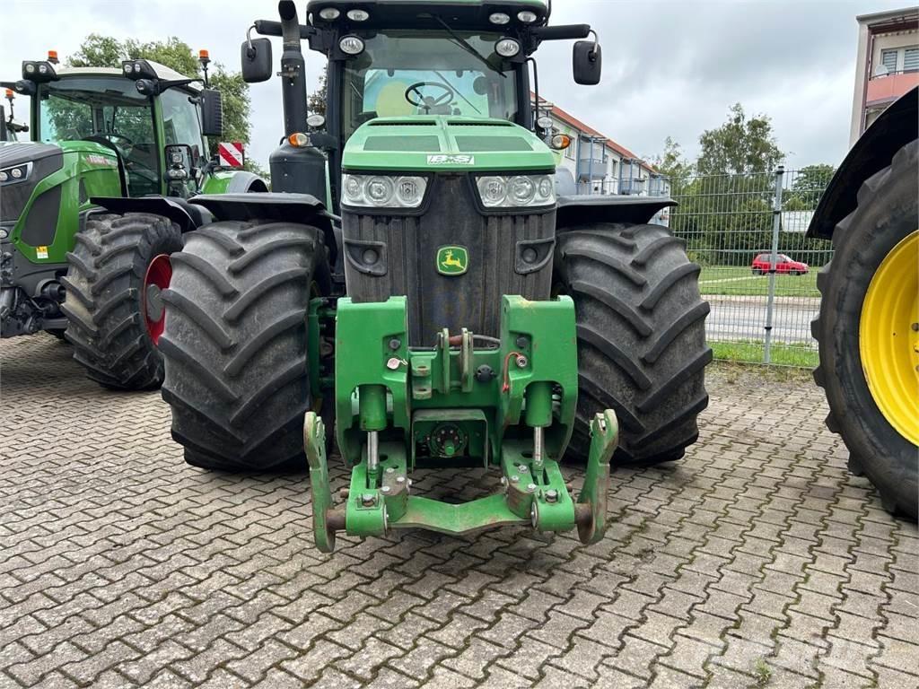 John Deere 8335R Traktorok