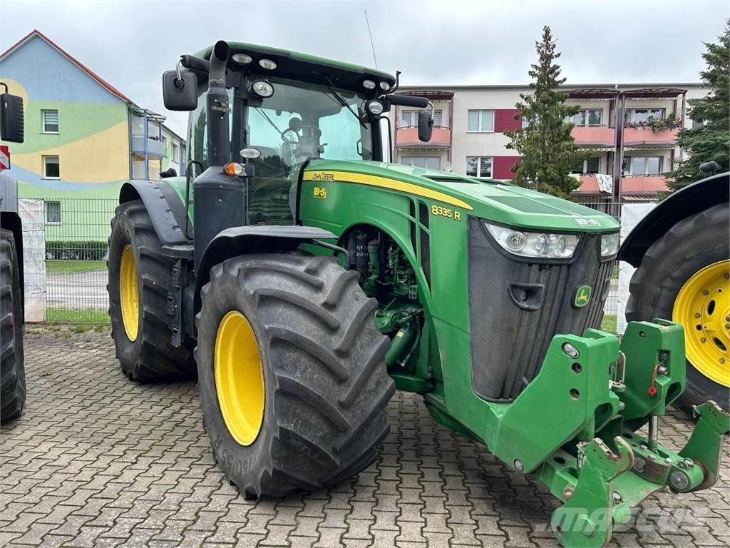 John Deere 8335R Traktorok