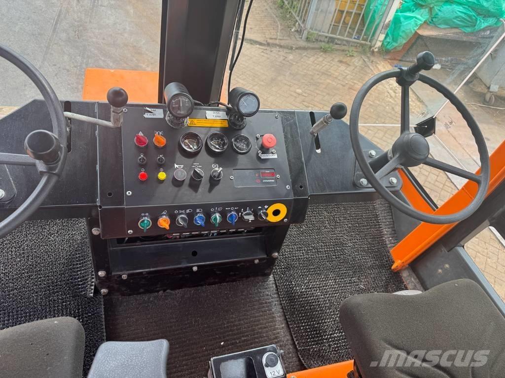 Dynapac CS 142 Ikerdobos hengerek