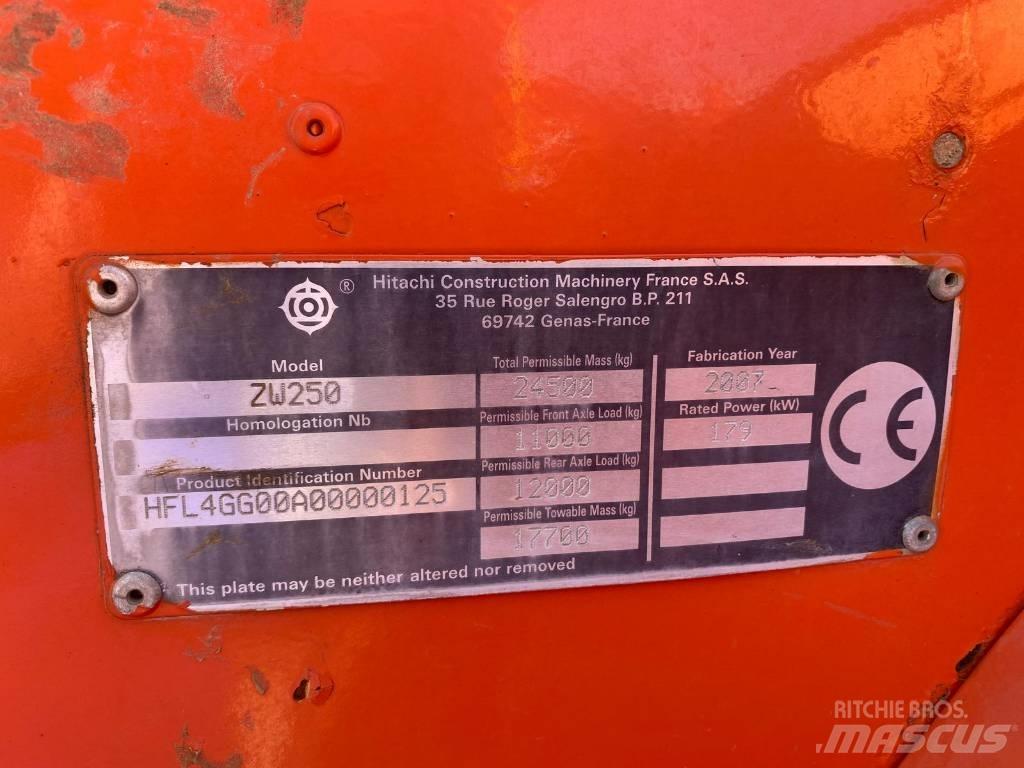 Hitachi ZW 250 Gumikerekes homlokrakodók