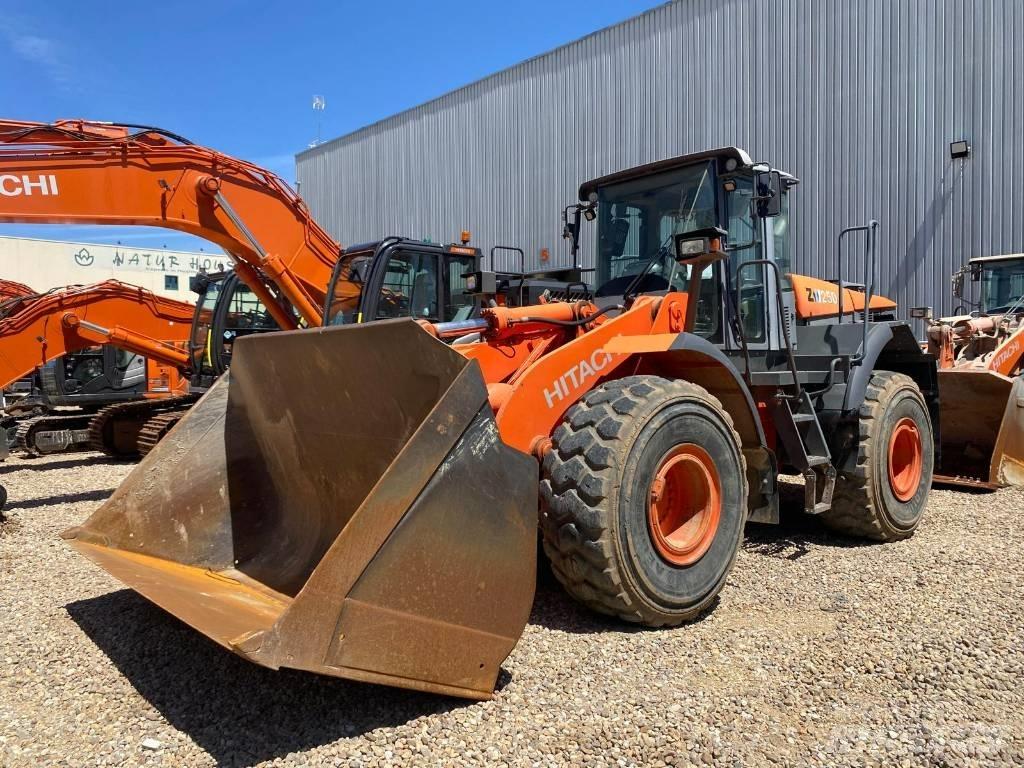 Hitachi ZW 250 Gumikerekes homlokrakodók