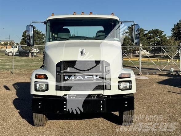 Mack MD6 Fülkés alváz