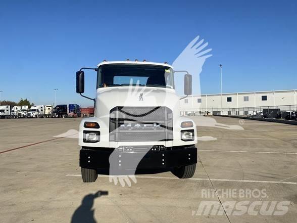 Mack MD6 Platós / Ponyvás teherautók