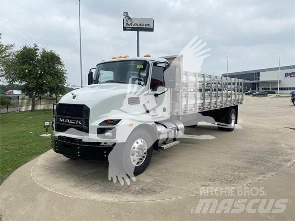 Mack MD6 Platós / Ponyvás teherautók