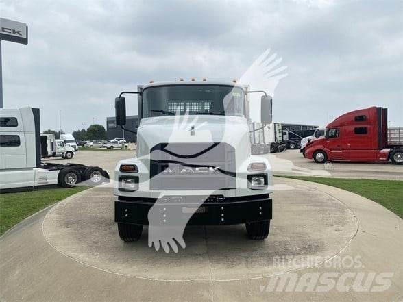 Mack MD6 Platós / Ponyvás teherautók