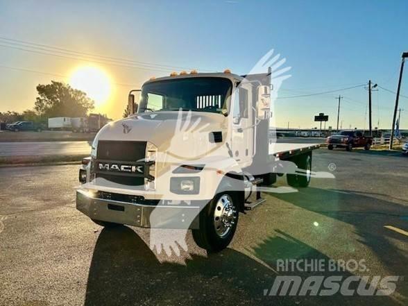 Mack MD6 Platós / Ponyvás teherautók