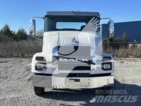 Mack MD6 Fülkés alváz