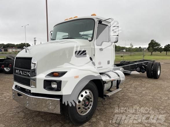 Mack MD6 Platós / Ponyvás teherautók