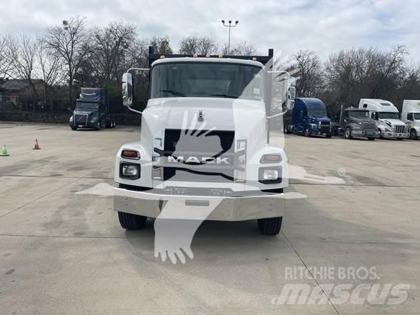 Mack MD6 Platós / Ponyvás teherautók