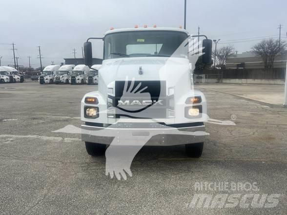 Mack MD6 Fülkés alváz