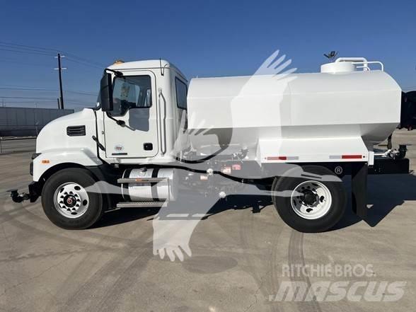 Mack MD6 Tartályos teherautók