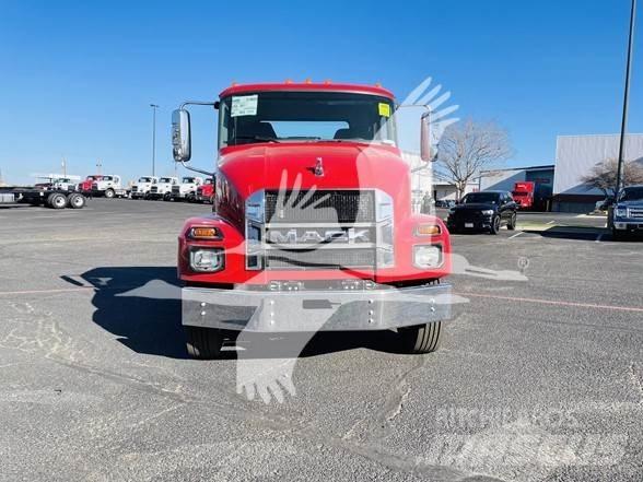 Mack MD6 Fülkés alváz