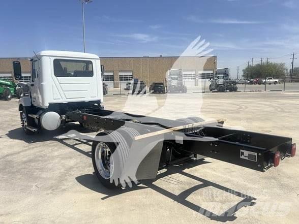 Mack MD6 Fülkés alváz