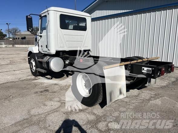 Mack MD6 Fülkés alváz