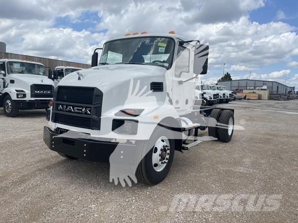 Mack MD6 Fülkés alváz