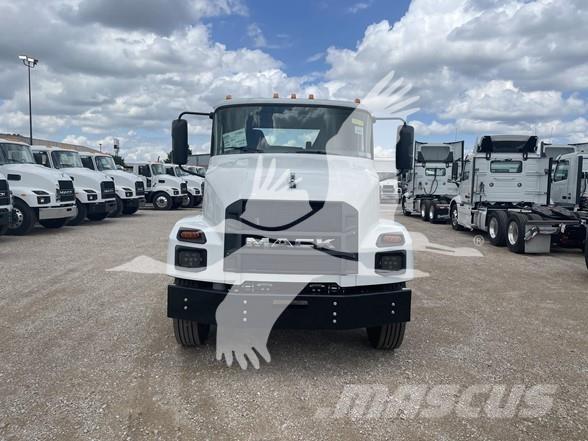 Mack MD6 Fülkés alváz
