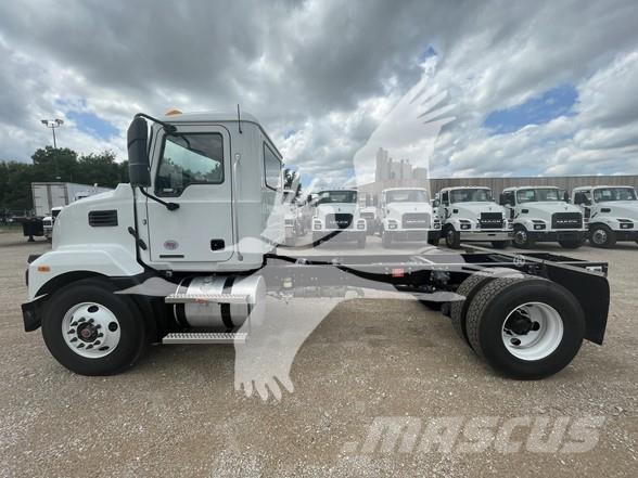 Mack MD6 Fülkés alváz