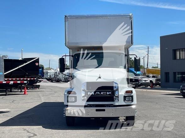 Mack MD6 Dobozos teherautók
