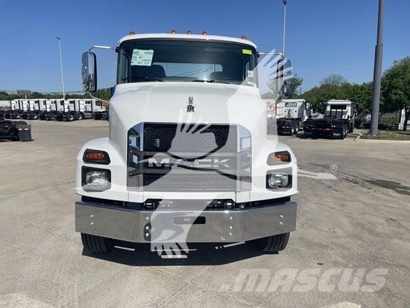 Mack MD6 Nyergesvontatók