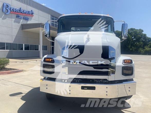 Mack MD6 Fülkés alváz