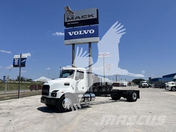 Mack MD6 Fülkés alváz