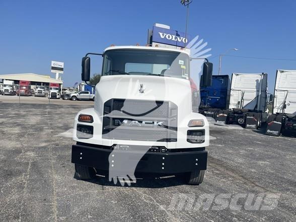 Mack MD6 Fülkés alváz