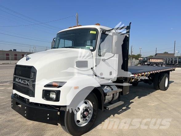 Mack MD6 Platós / Ponyvás teherautók