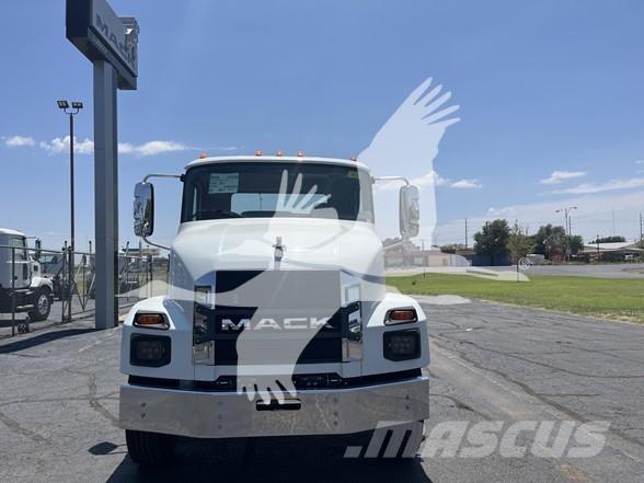 Mack MD6 Fülkés alváz