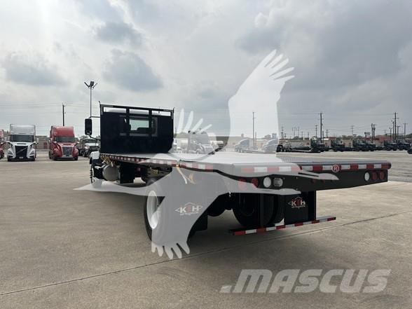 Mack MD6 Platós / Ponyvás teherautók