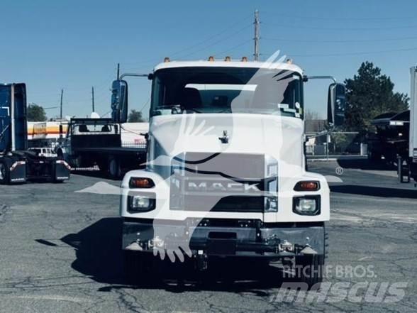 Mack MD7 Tartályos teherautók