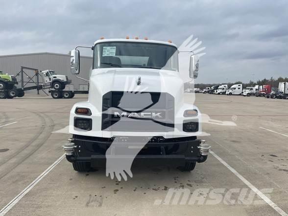 Mack MD7 Tartályos teherautók