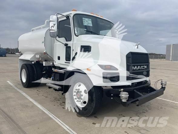 Mack MD7 Tartályos teherautók