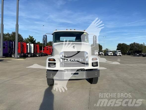 Mack MD7 Fülkés alváz