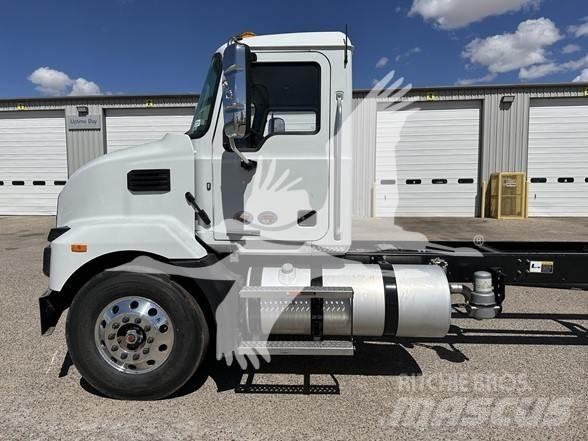 Mack MD7 Fülkés alváz