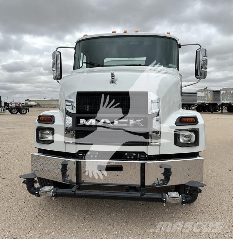 Mack MD7 Tartályos teherautók
