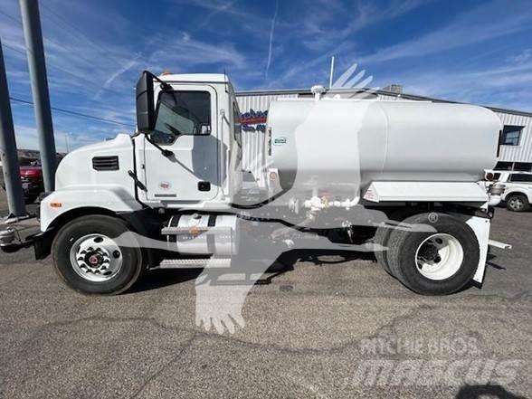 Mack MD7 Tartályos teherautók