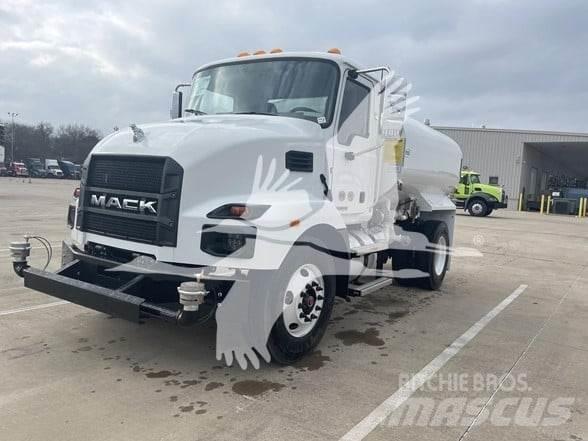 Mack MD7 Tartályos teherautók
