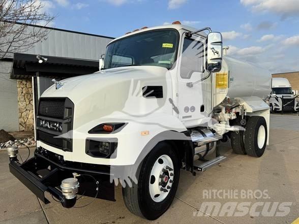 Mack MD7 Tartályos teherautók