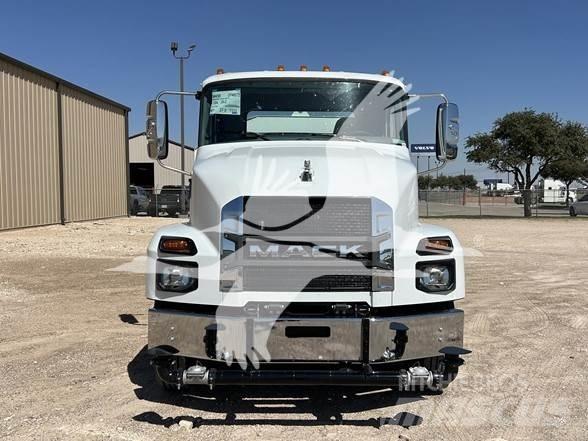Mack MD7 Tartályos teherautók
