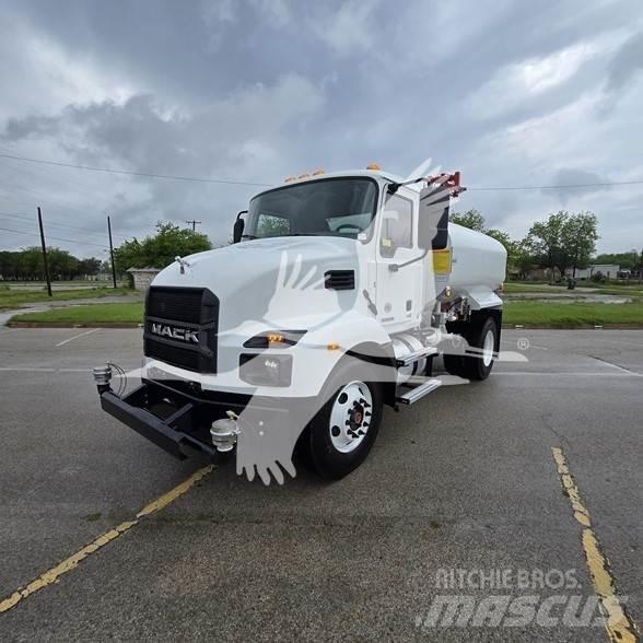 Mack MD7 Tartályos teherautók