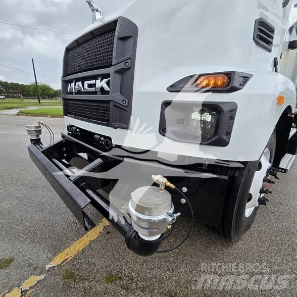 Mack MD7 Tartályos teherautók