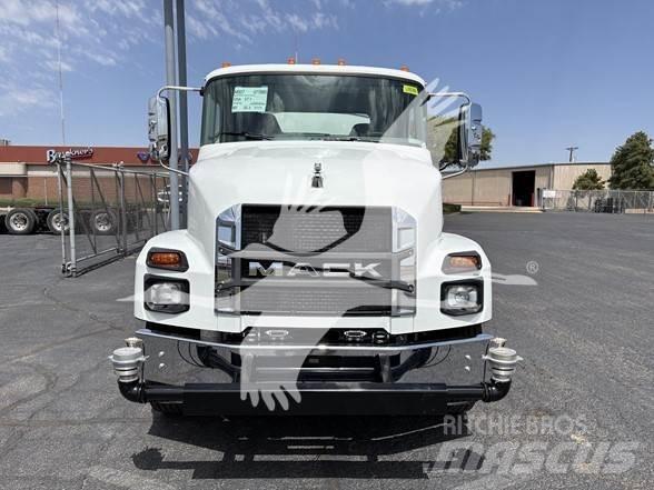 Mack MD7 Tartályos teherautók