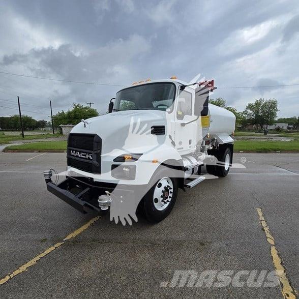Mack MD7 Tartályos teherautók
