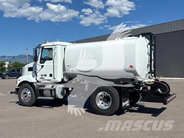 Mack MD7 Tartályos teherautók